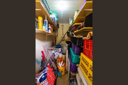 Casa à venda com 250m², 7 quartos e 2 vagas Casa à venda com 250m², 7 quartos e 2 vagasDepósito