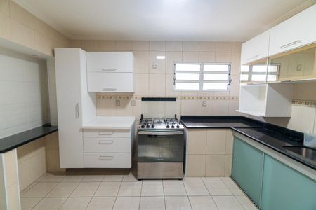 Casa à venda com 250m², 7 quartos e 2 vagas Casa à venda com 250m², 7 quartos e 2 vagasCasa 3 - Cozinha e Área de Serviço