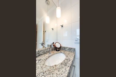 Casa de condomínio à venda com 80m², 3 quartos e 2 vagas Casa de condomínio à venda com 80m², 3 quartos e 2 vagasBanheiro Social