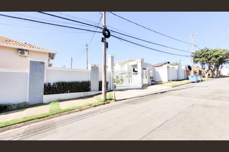 Casa de condomínio à venda com 80m², 3 quartos e 2 vagas Casa de condomínio à venda com 80m², 3 quartos e 2 vagasFachada
