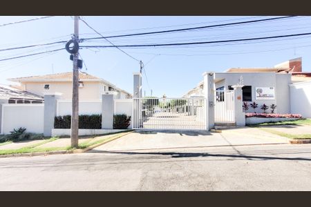 Casa de condomínio à venda com 80m², 3 quartos e 2 vagas Casa de condomínio à venda com 80m², 3 quartos e 2 vagasFachada