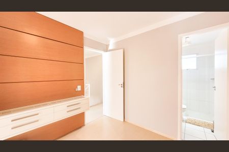 Casa de condomínio à venda com 80m², 3 quartos e 2 vagas Casa de condomínio à venda com 80m², 3 quartos e 2 vagasSuite