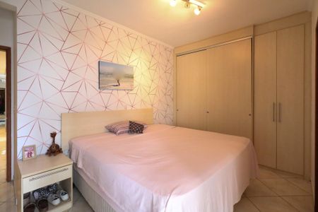 Apartamento à venda com 166m², 3 quartos e 2 vagas Apartamento à venda com 166m², 3 quartos e 2 vagasSuíte