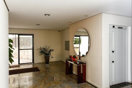 Apartamento à venda com 75m², 2 quartos e 2 vagasHall social