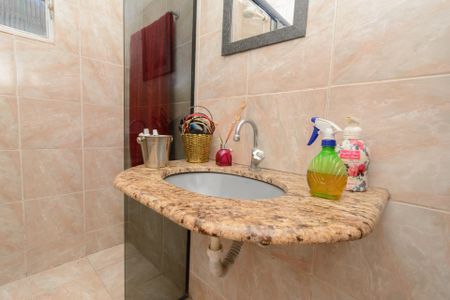 Casa à venda com 250m², 4 quartos e 3 vagas Casa à venda com 250m², 4 quartos e 3 vagasBanheiro Social