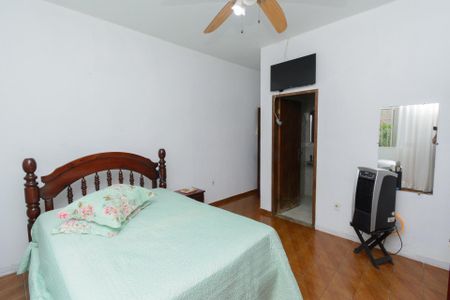 Casa à venda com 250m², 4 quartos e 3 vagas Casa à venda com 250m², 4 quartos e 3 vagasSuíte