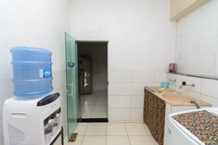 Casa à venda com 250m², 4 quartos e 3 vagas Casa à venda com 250m², 4 quartos e 3 vagasÁrea de Serviço