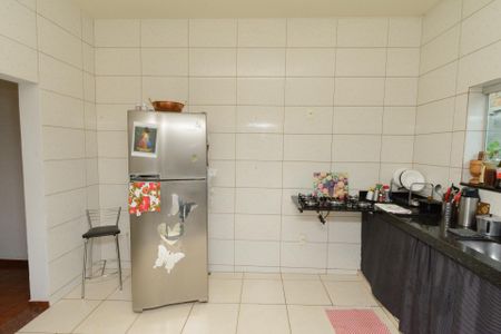 Casa à venda com 250m², 4 quartos e 3 vagas Casa à venda com 250m², 4 quartos e 3 vagasCozinha