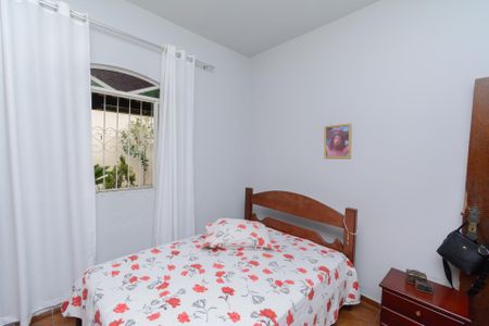 Casa à venda com 250m², 4 quartos e 3 vagas Casa à venda com 250m², 4 quartos e 3 vagasQuarto 1