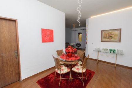 Casa à venda com 250m², 4 quartos e 3 vagas Casa à venda com 250m², 4 quartos e 3 vagasSala de Jantar