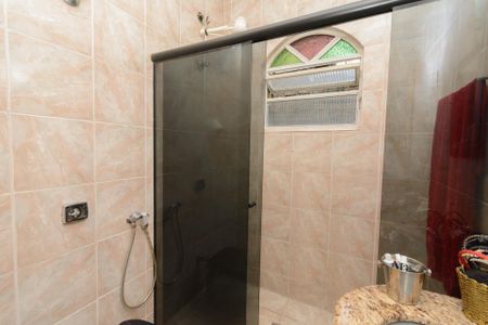 Casa à venda com 250m², 4 quartos e 3 vagas Casa à venda com 250m², 4 quartos e 3 vagasBanheiro Social