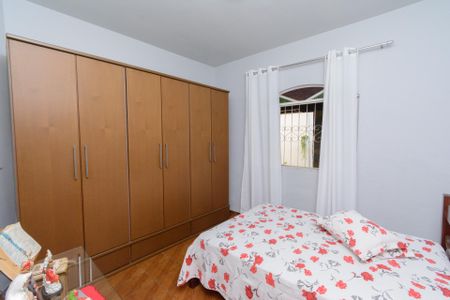 Casa à venda com 250m², 4 quartos e 3 vagas Casa à venda com 250m², 4 quartos e 3 vagasQuarto 1