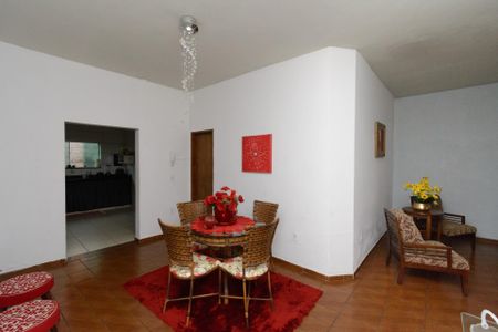 Casa à venda com 250m², 4 quartos e 3 vagas Casa à venda com 250m², 4 quartos e 3 vagasSala de Jantar