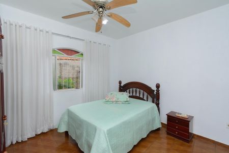 Casa à venda com 250m², 4 quartos e 3 vagas Casa à venda com 250m², 4 quartos e 3 vagasSuíte