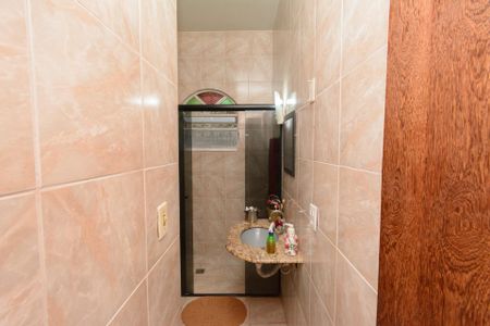 Casa à venda com 250m², 4 quartos e 3 vagas Casa à venda com 250m², 4 quartos e 3 vagasBanheiro Social