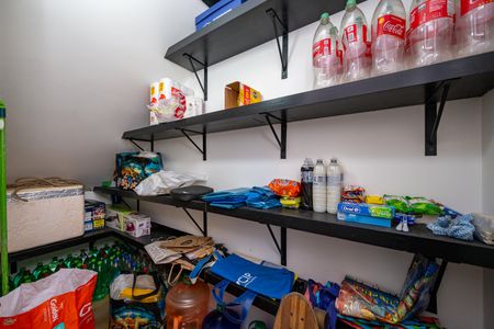 Casa à venda com 240m², 3 quartos e 2 vagas Casa à venda com 240m², 3 quartos e 2 vagasDespensa