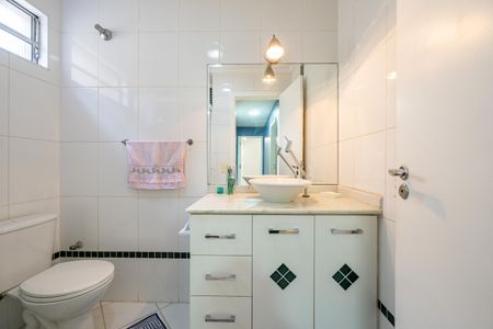 Casa à venda com 240m², 3 quartos e 2 vagas Casa à venda com 240m², 3 quartos e 2 vagasBanheiro 1