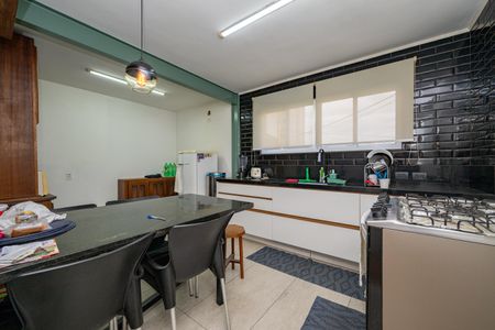 Casa à venda com 240m², 3 quartos e 2 vagas Casa à venda com 240m², 3 quartos e 2 vagasCozinha