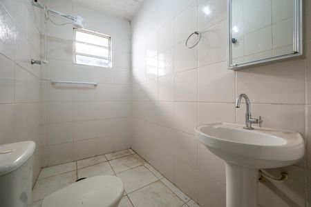 Casa à venda com 240m², 3 quartos e 2 vagas Casa à venda com 240m², 3 quartos e 2 vagasEdícula - Banheiro