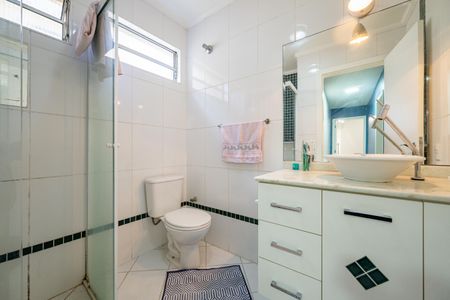 Casa à venda com 240m², 3 quartos e 2 vagas Casa à venda com 240m², 3 quartos e 2 vagasBanheiro 1