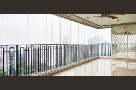 Apartamento à venda com 240m², 2 quartos e 4 vagas