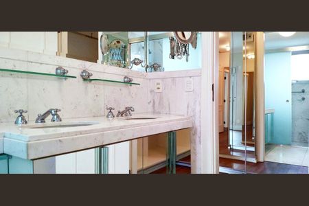 Apartamento à venda com 240m², 2 quartos e 4 vagas