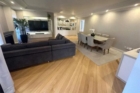 Apartamento à venda com 3 quartos, 156m² em Moema, São Paulo