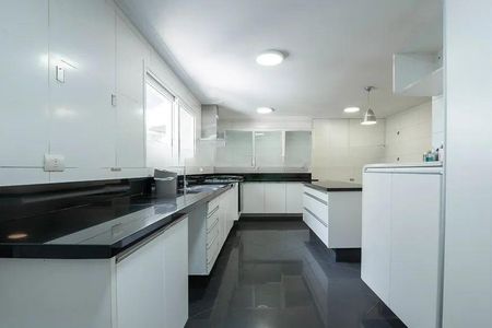 Casa à venda com 345m², 4 quartos e 3 vagas