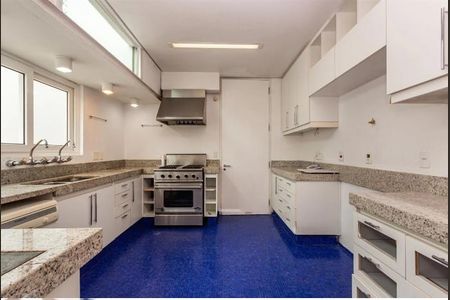 Casa à venda com 751m², 4 quartos e 4 vagas