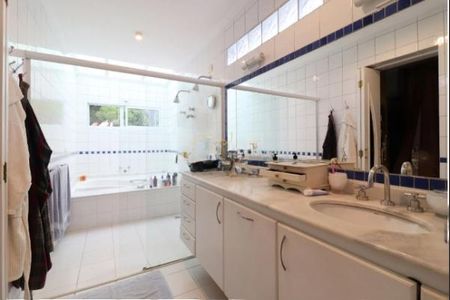 Casa à venda com 515m², 5 quartos e 3 vagas