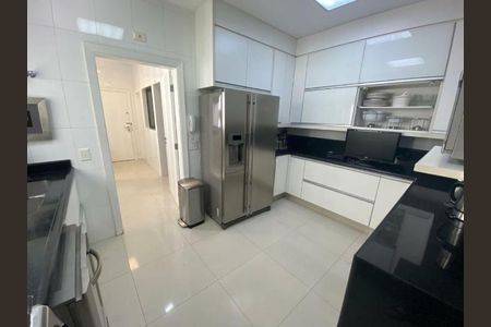 Apartamento à venda com 246m², 4 quartos e 3 vagas