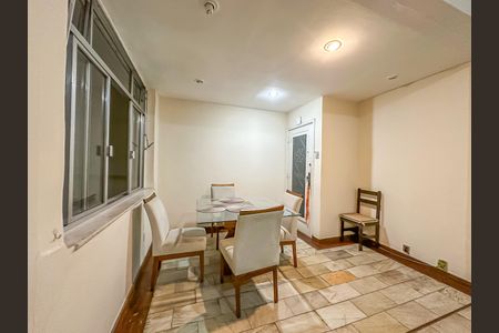 Apartamento à venda com 120m², 2 quartos e 1 vaga Apartamento à venda com 120m², 2 quartos e 1 vagaSala
