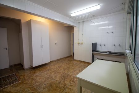 Casa à venda com 696m², 3 quartos e 6 vagasÁrea de Serviço /Lavanderia