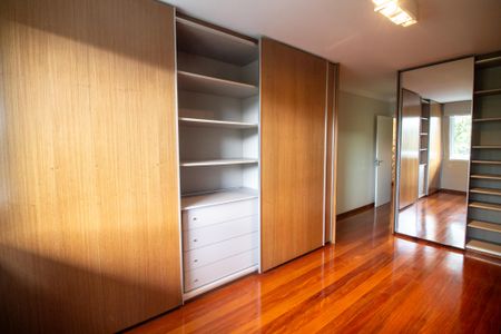 Casa à venda com 696m², 3 quartos e 6 vagasSuíte 3