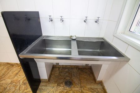 Casa à venda com 696m², 3 quartos e 6 vagasÁrea de Serviço /Lavanderia