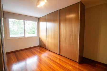 Casa à venda com 696m², 3 quartos e 6 vagasSuíte 3