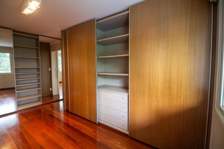 Casa à venda com 696m², 3 quartos e 6 vagasSuíte 3