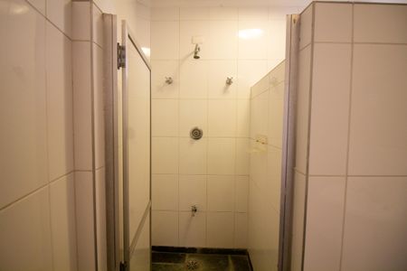 Casa à venda com 696m², 3 quartos e 6 vagasÁrea comum -Banheiro 1 Da Piscina