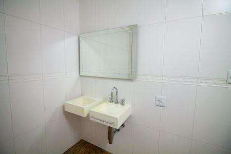 Casa à venda com 696m², 3 quartos e 6 vagasBanheiro da Suíte 1