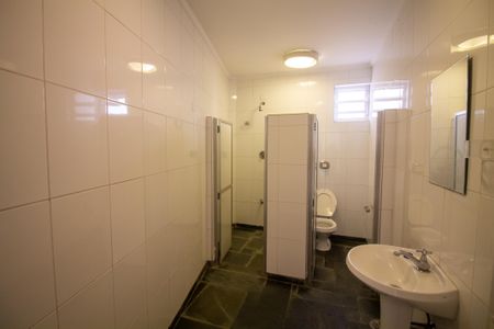 Casa à venda com 696m², 3 quartos e 6 vagasÁrea comum -Banheiro 1 Da Piscina