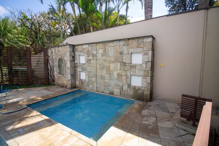 Casa à venda com 696m², 3 quartos e 6 vagasÁrea comum - Piscina