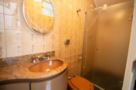 Casa à venda com 696m², 3 quartos e 6 vagasBanheiro de Serviço