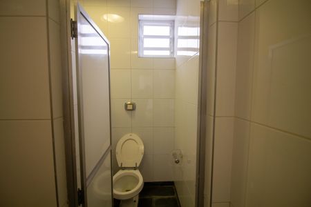 Casa à venda com 696m², 3 quartos e 6 vagasÁrea comum -Banheiro 1 Da Piscina