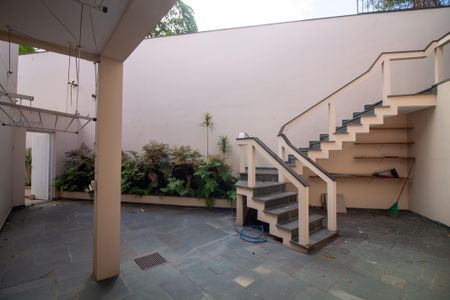 Casa à venda com 696m², 3 quartos e 6 vagasQuintal