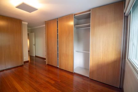 Casa à venda com 696m², 3 quartos e 6 vagasSuíte 1