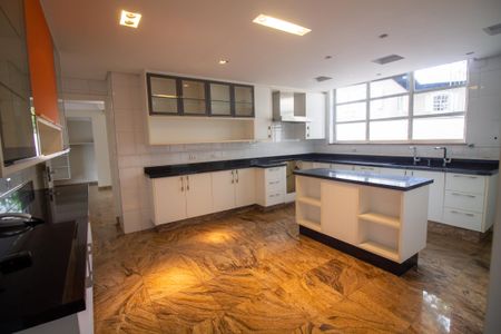 Casa à venda com 696m², 3 quartos e 6 vagasCozinha