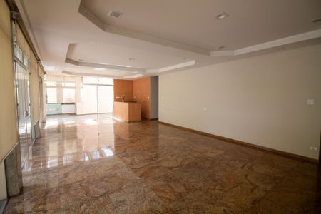 Casa à venda com 696m², 3 quartos e 6 vagasÁrea comum - Salão de festas