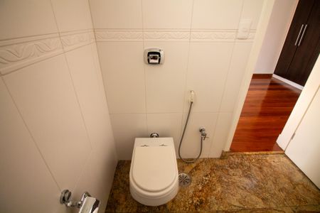 Casa à venda com 696m², 3 quartos e 6 vagasBanheiro da Suíte 4