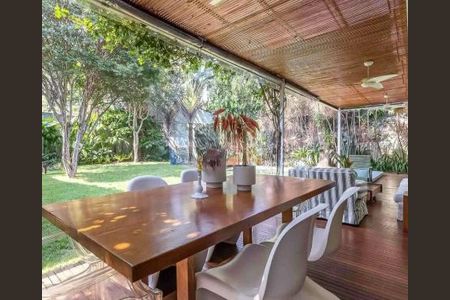 Casa à venda com 454m², 4 quartos e 6 vagas