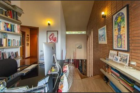 Casa à venda com 369m², 4 quartos e 2 vagas